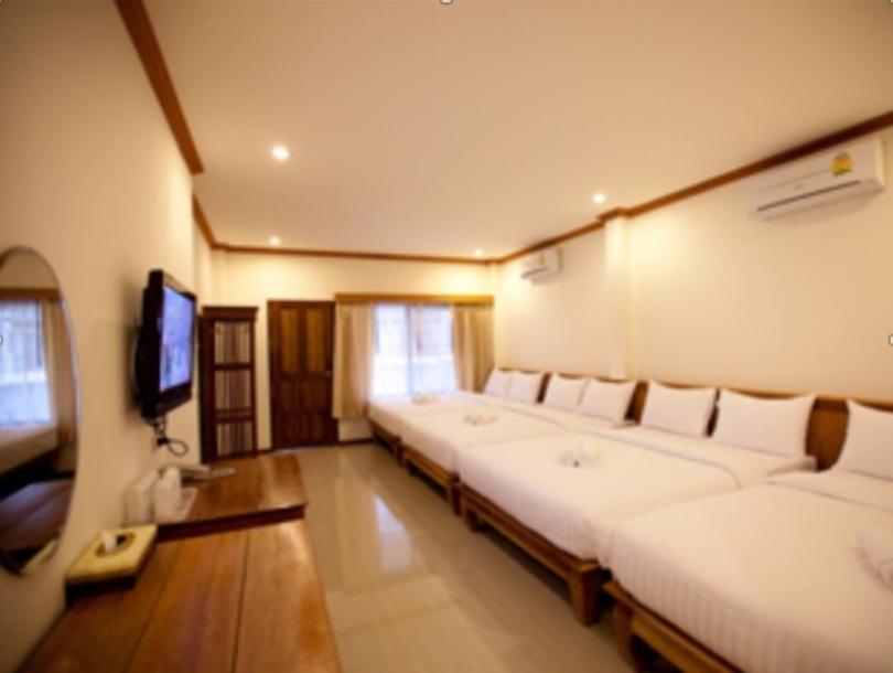 Family Room 4 Beds - Free WiFi access - Breakfast included