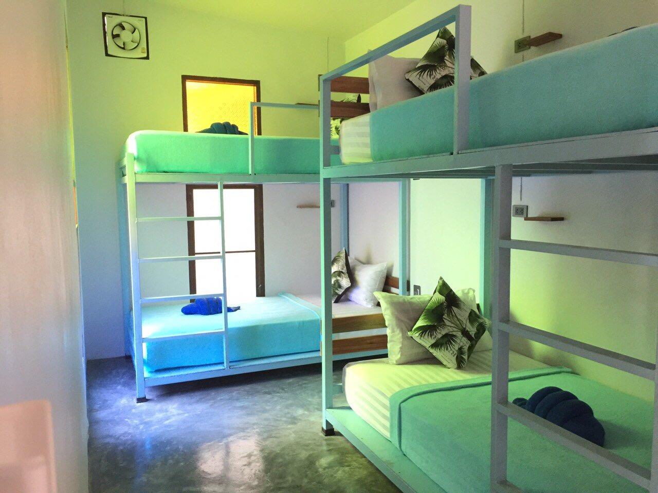 Mixed 6-Domitory without Bathroom - Free WiFi access