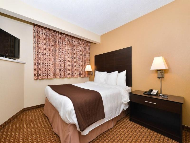 1 Queen Bed-Suite-No Smoking - Free WiFi access - Breakfast included