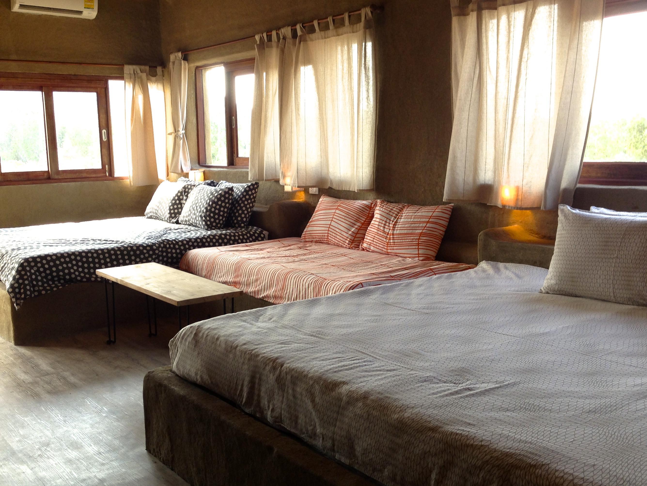 Family Room - Free WiFi access - Breakfast included