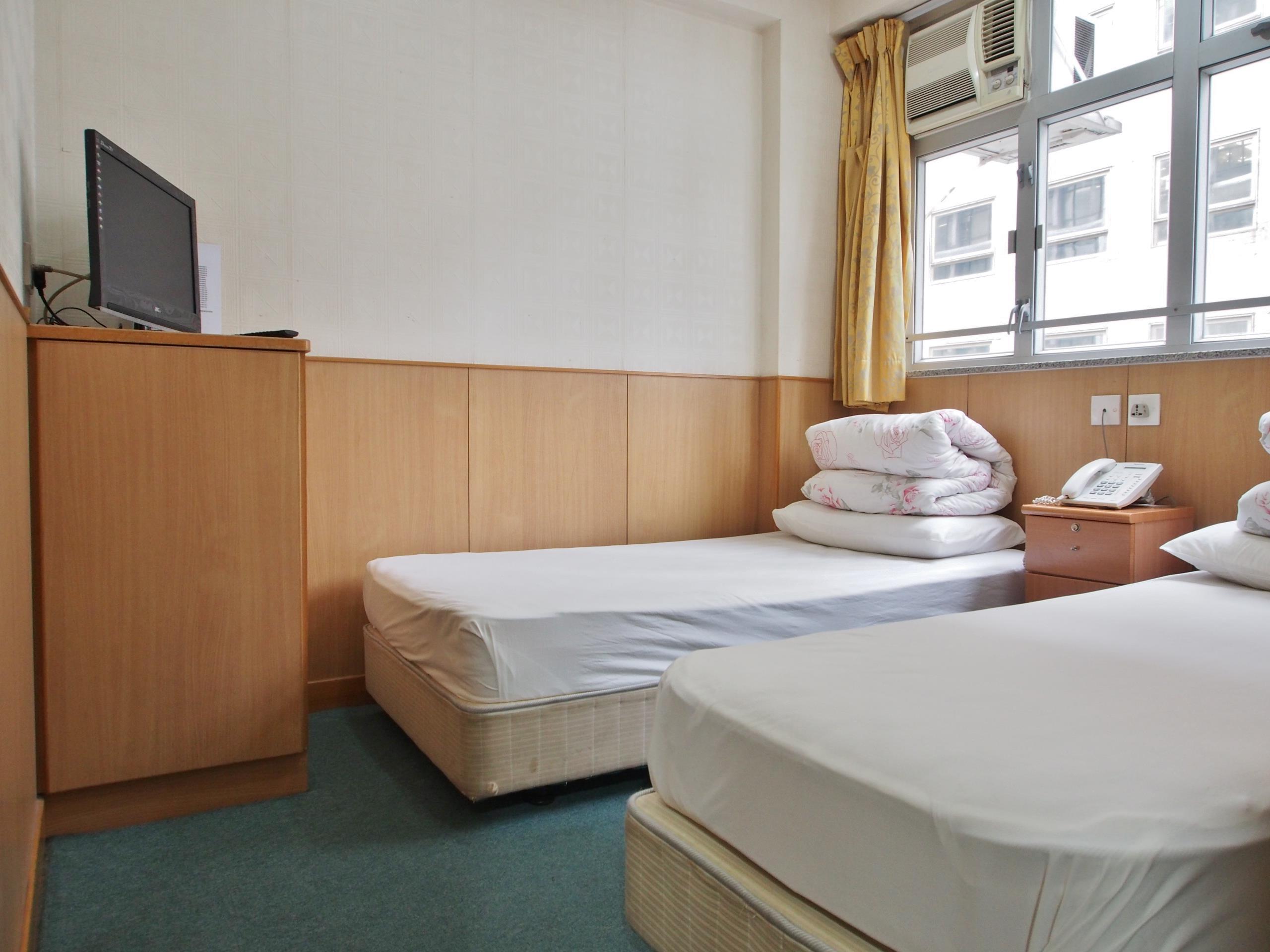 Twin Room with Private Shower - Free WiFi access