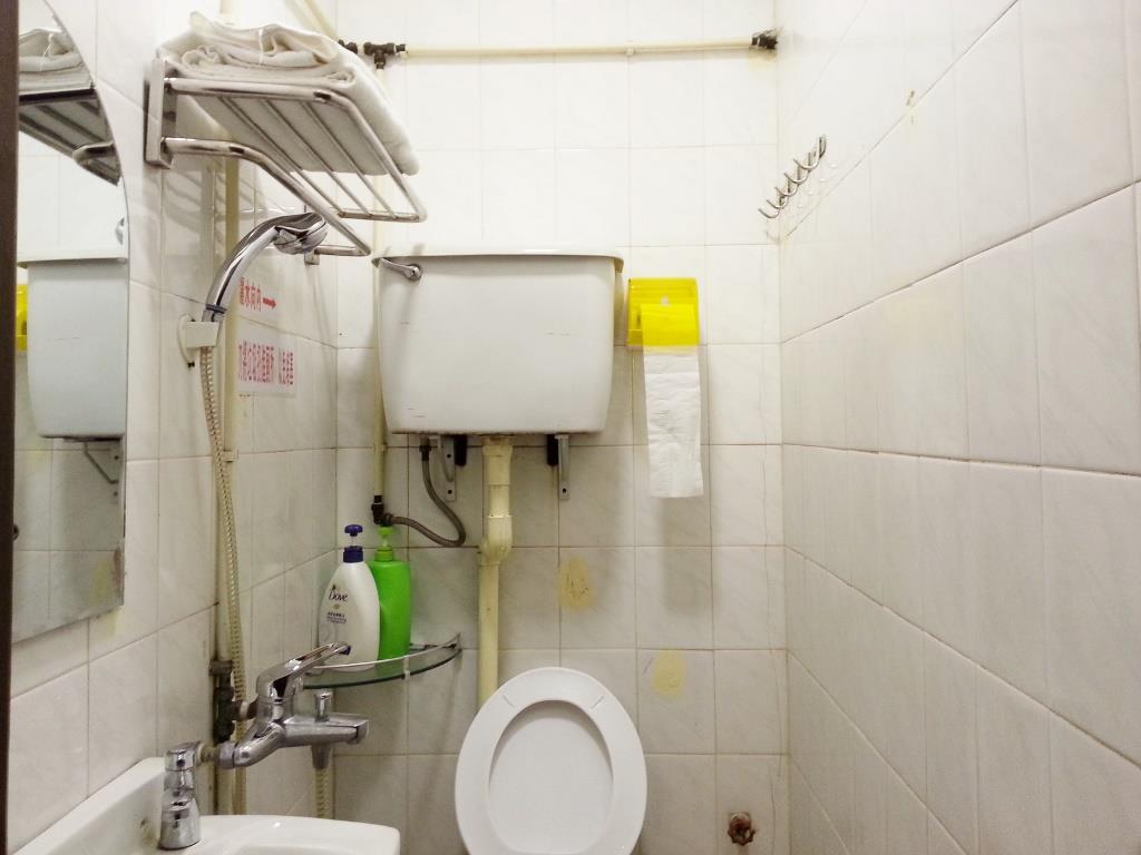4 Single Beds Room - Free WiFi access