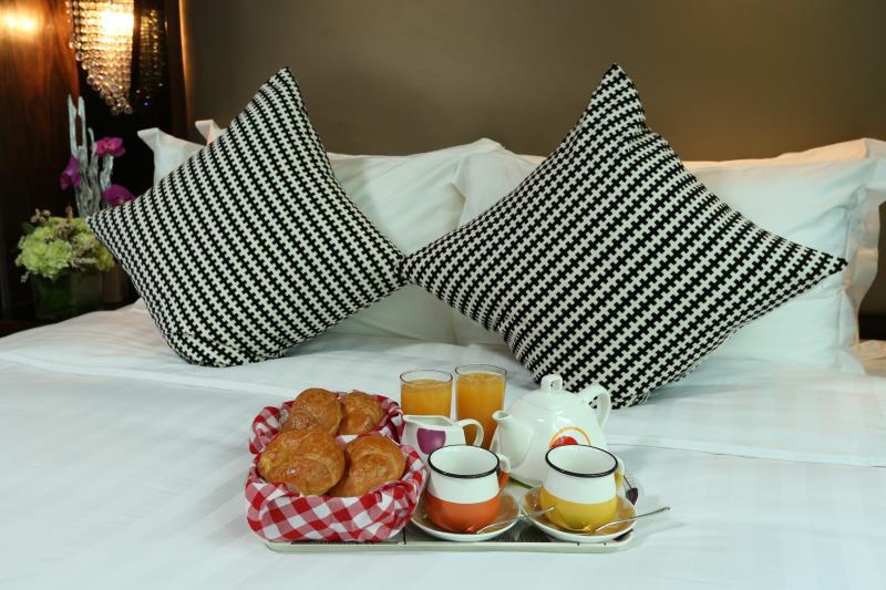Signature Room with smart phone - Free WiFi access - Breakfast included