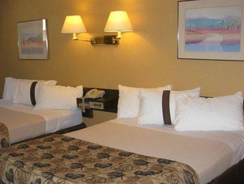 2 Queen Beds Non-Smoking - Best price guarantee