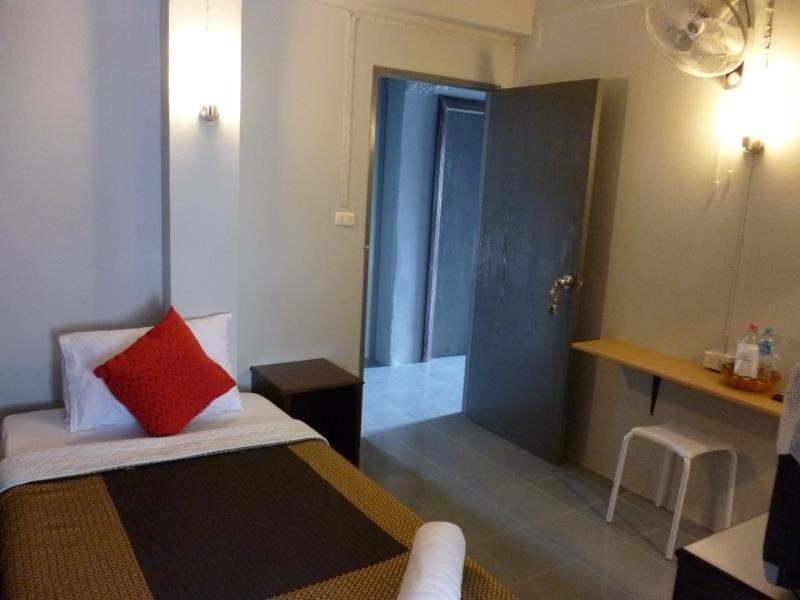 Single Bed Air Conditioning Room - Free WiFi access