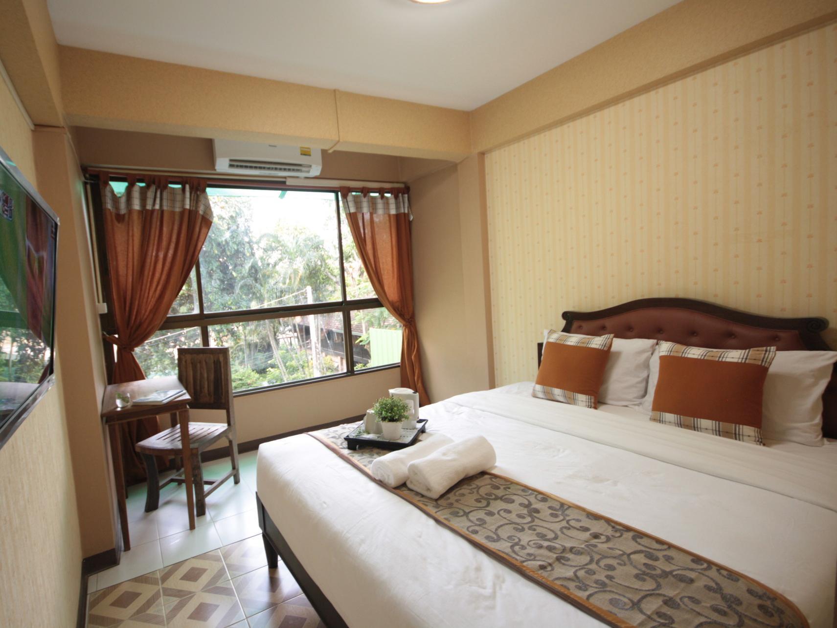 Mini Superior Double Bed - Free WiFi access - Breakfast included