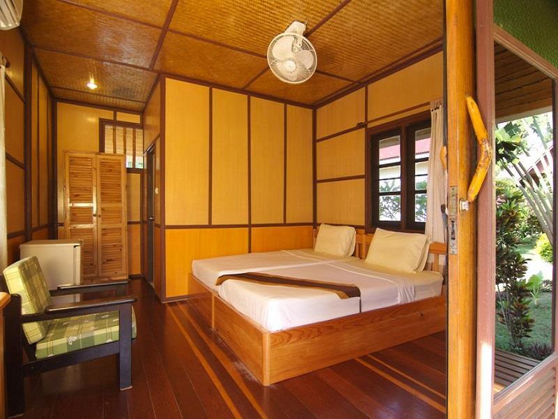 Superior Apartment Downstairs - Free WiFi access