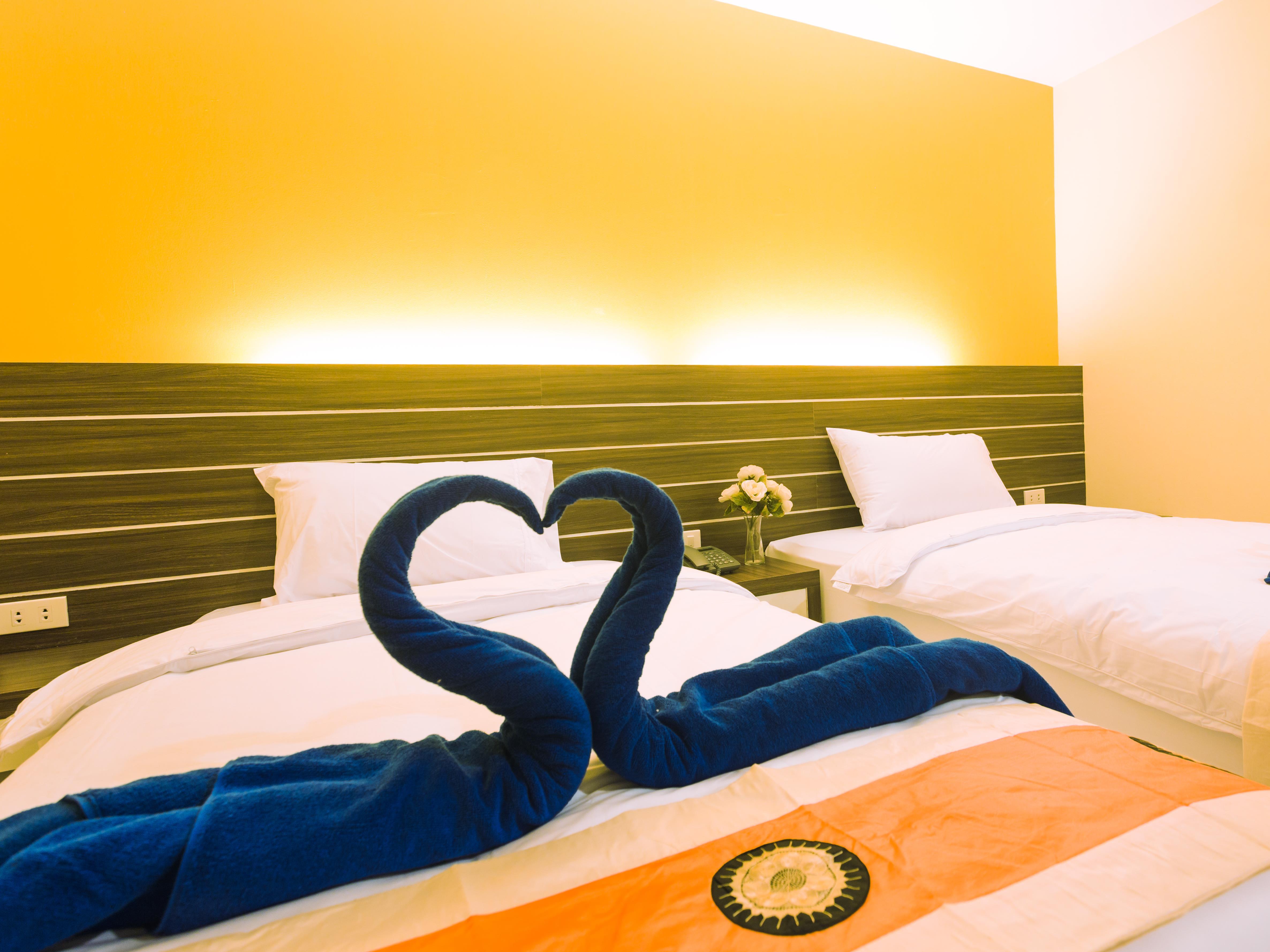 Deluxe Room Twin Bed with balcony - Free WiFi access