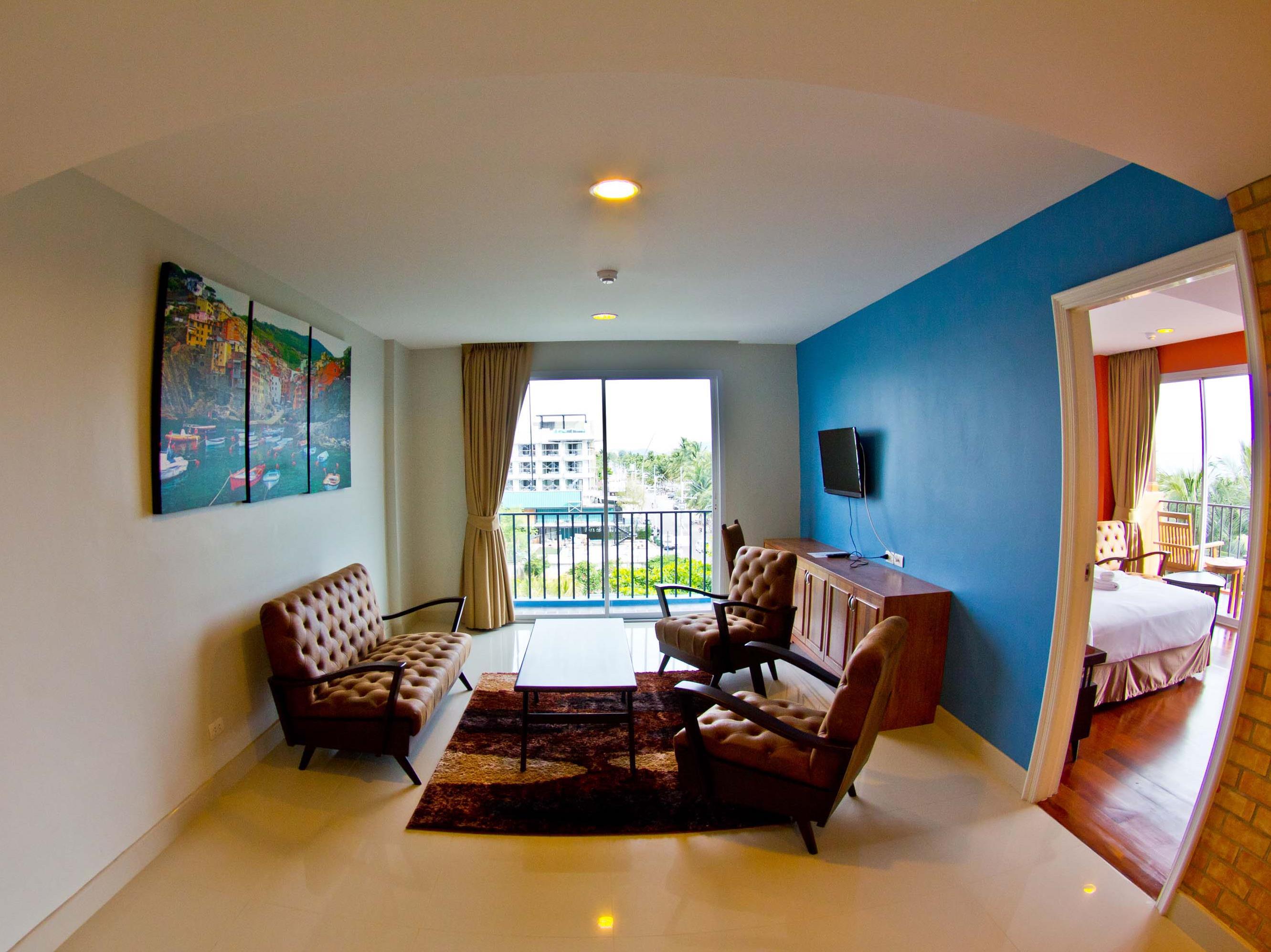 1 Bedroom Suite Sea View - Free WiFi access - Breakfast included