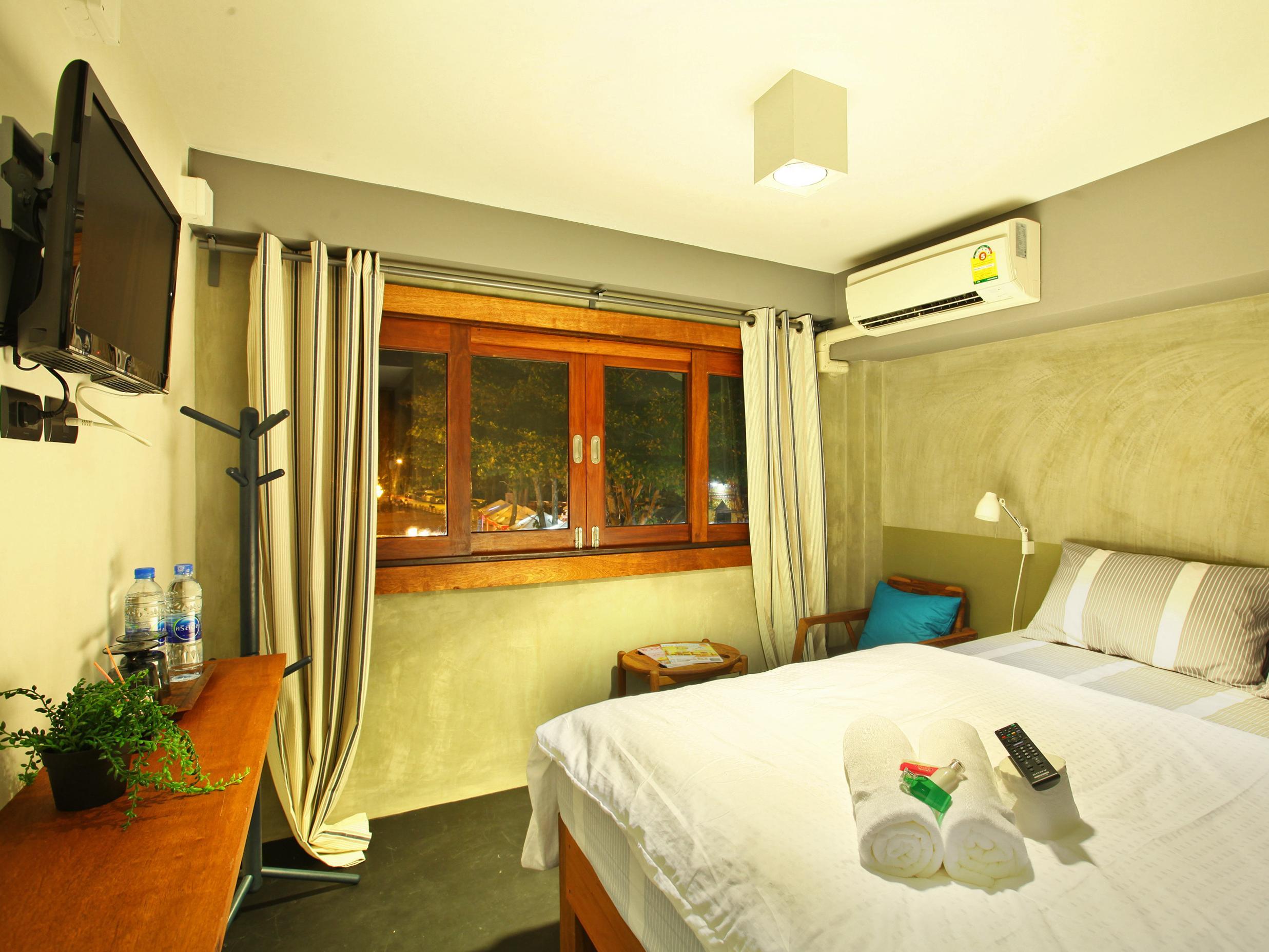Deluxe - Free WiFi access - Breakfast included