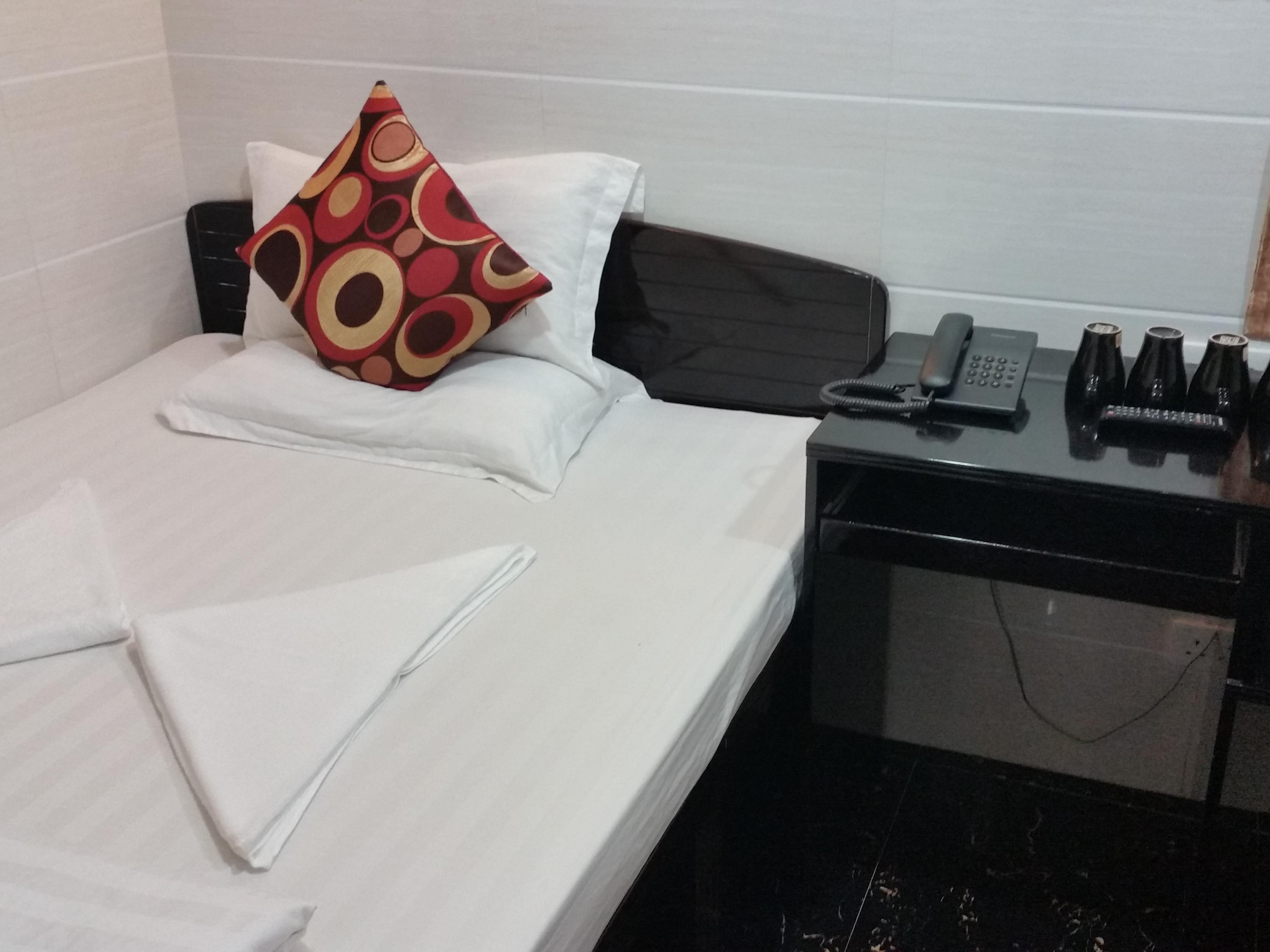 Double Bedroom with 1 double bed - Free WiFi access
