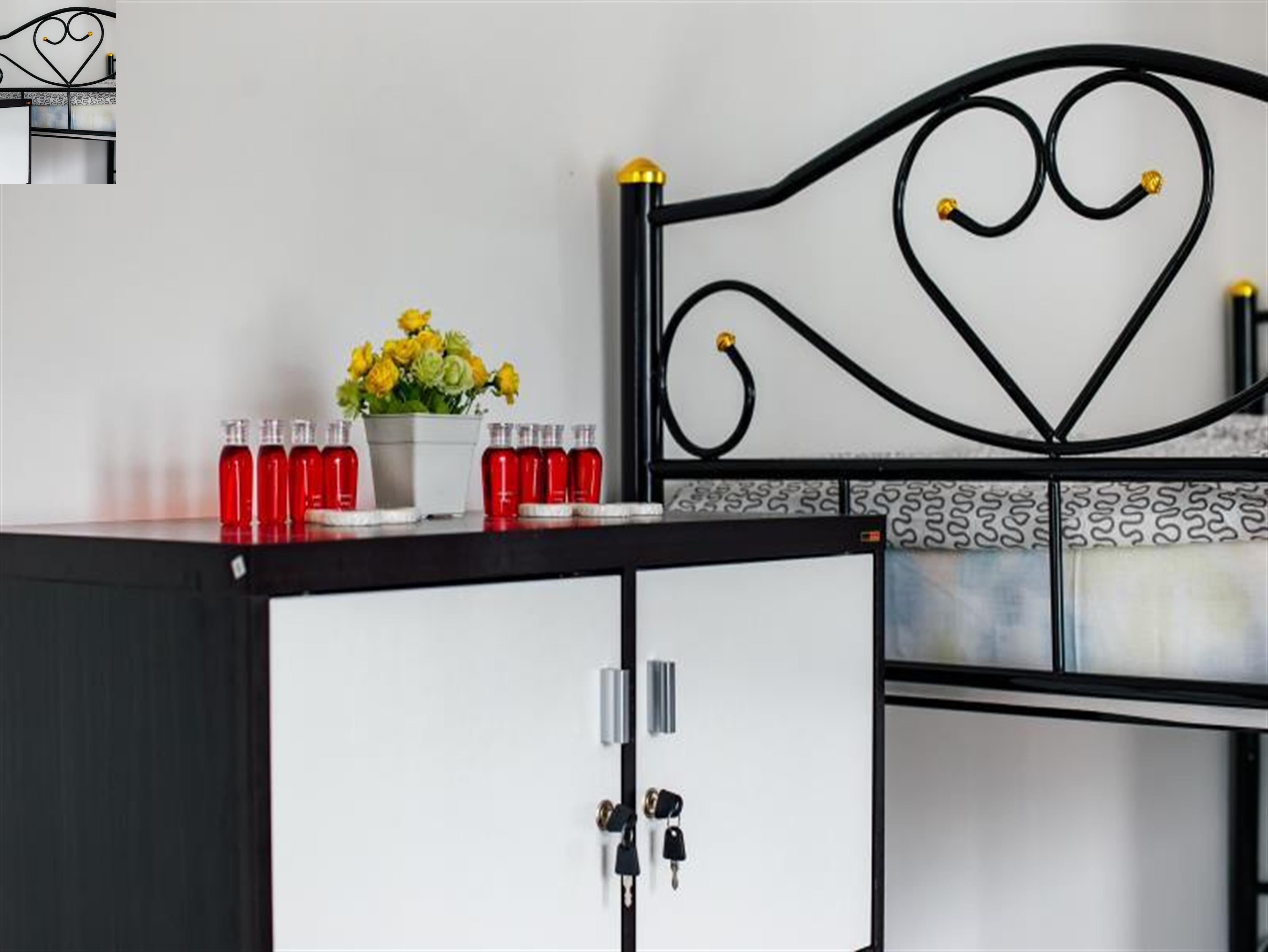 Bed in 8-Bed Mixed Dormitory Room with Private Bathroom - Free WiFi access