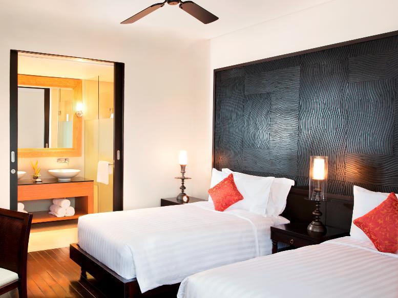 2 Bedroom Pool Suite - Free WiFi access - Breakfast included