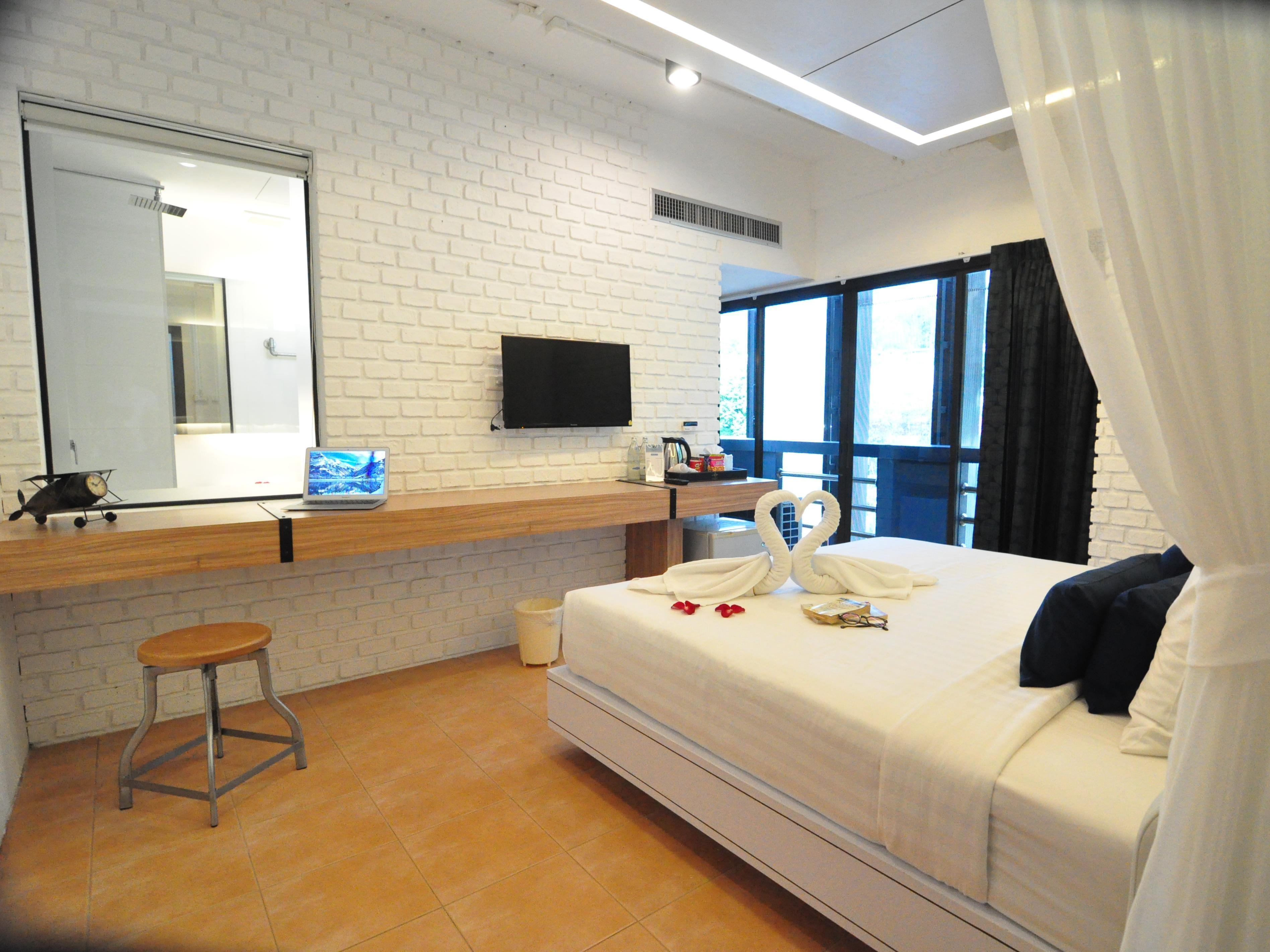 Grand Deluxe Room with Breakfast - Free WiFi access - Breakfast included