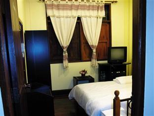 Standard Double (Private bathroom) - Free WiFi access - Breakfast included