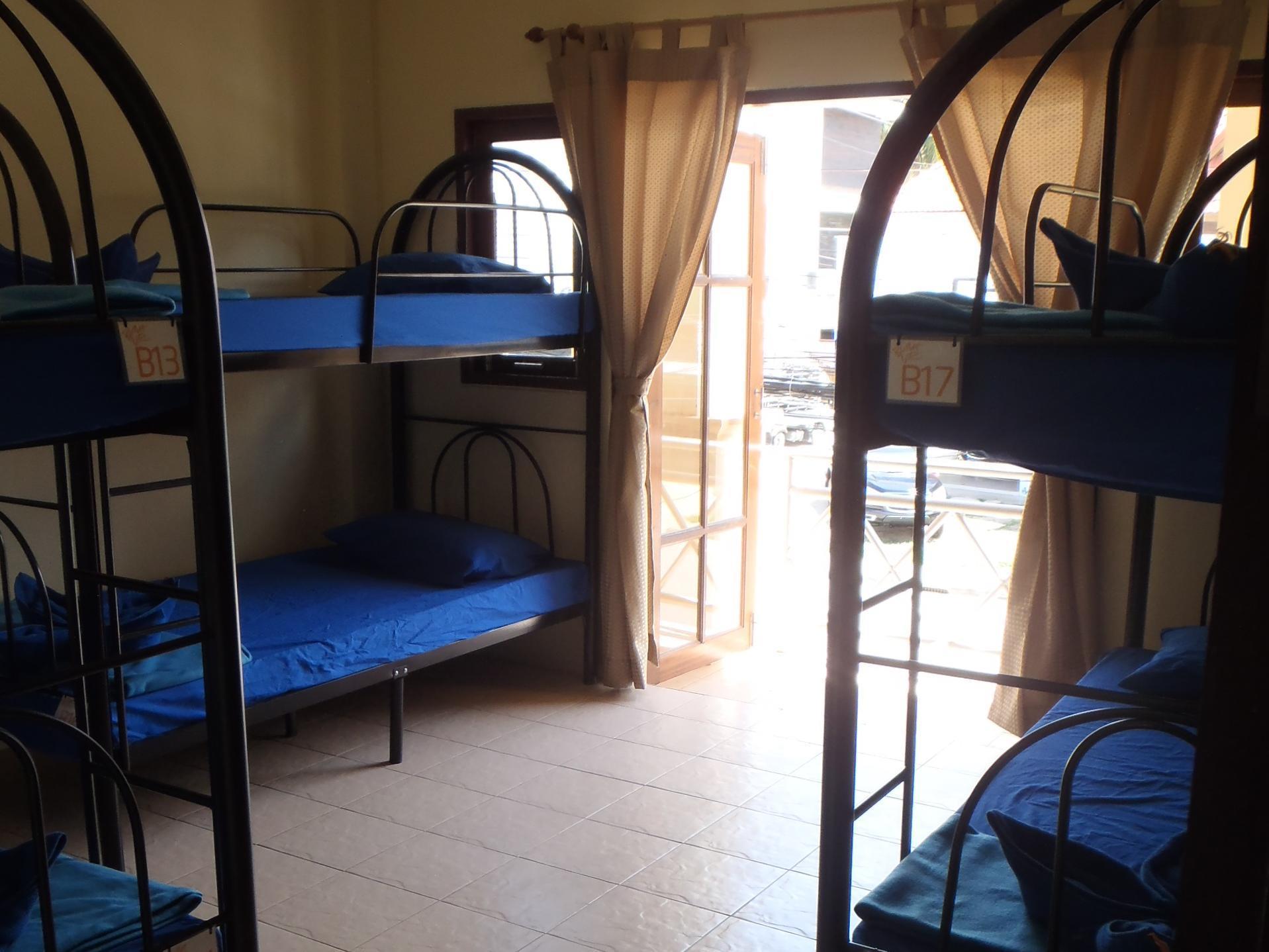 1 Bed in 6-Bed Dormitory (Mixed) With Fan - Free WiFi access