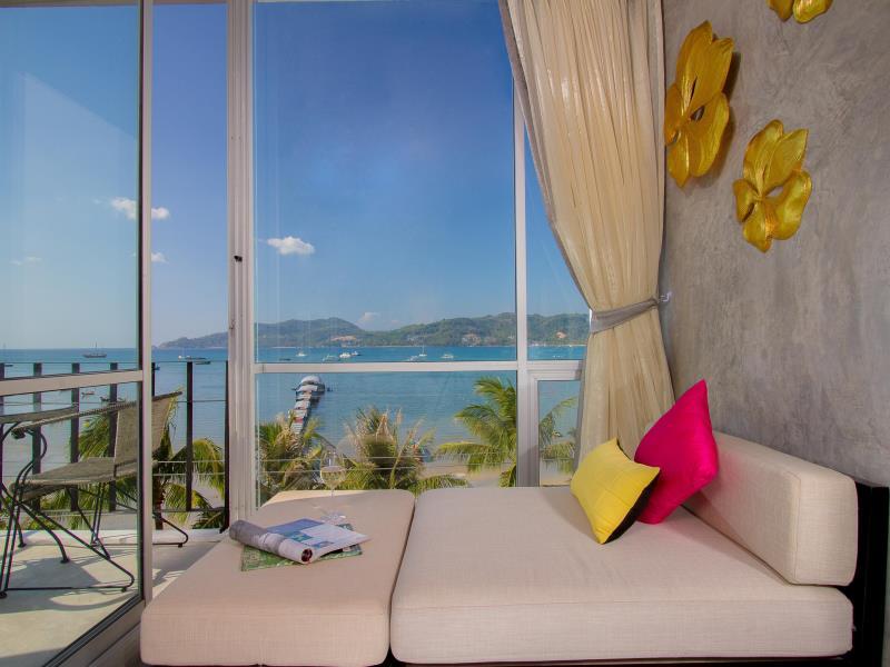 Deluxe Double Studio with Sea View and Spa Bath - Free WiFi access