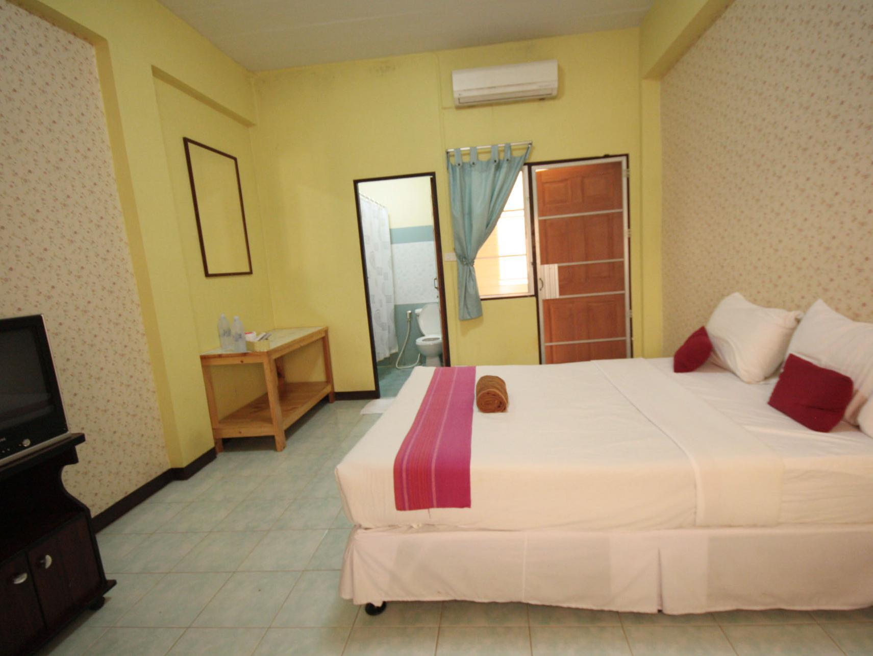 Service Apartment (Budget room) Double Bed - Free WiFi access