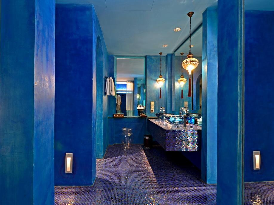 Jacuzzi Suite Room Only - Best price guarantee