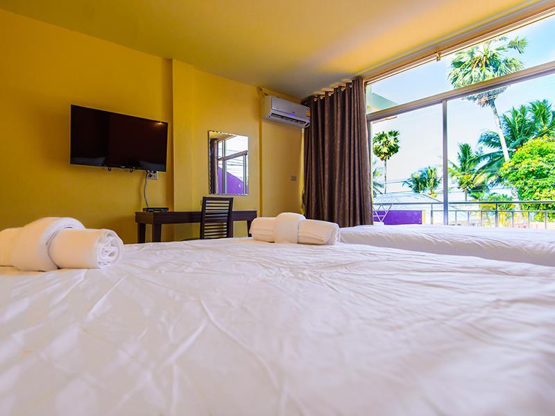 Beach Front - Double Bed - Free WiFi access - Breakfast included