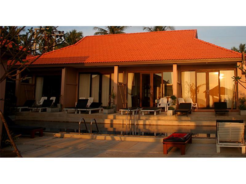 Deluxe Beach Front Triple Room Only - Free WiFi access