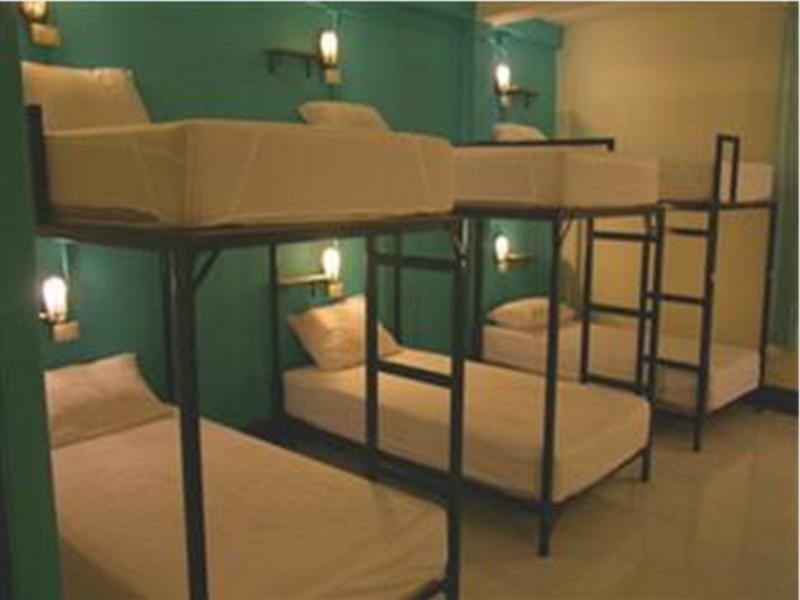 10 Beds Mixed Dormitory, Shared Bathroom - Best price guarantee