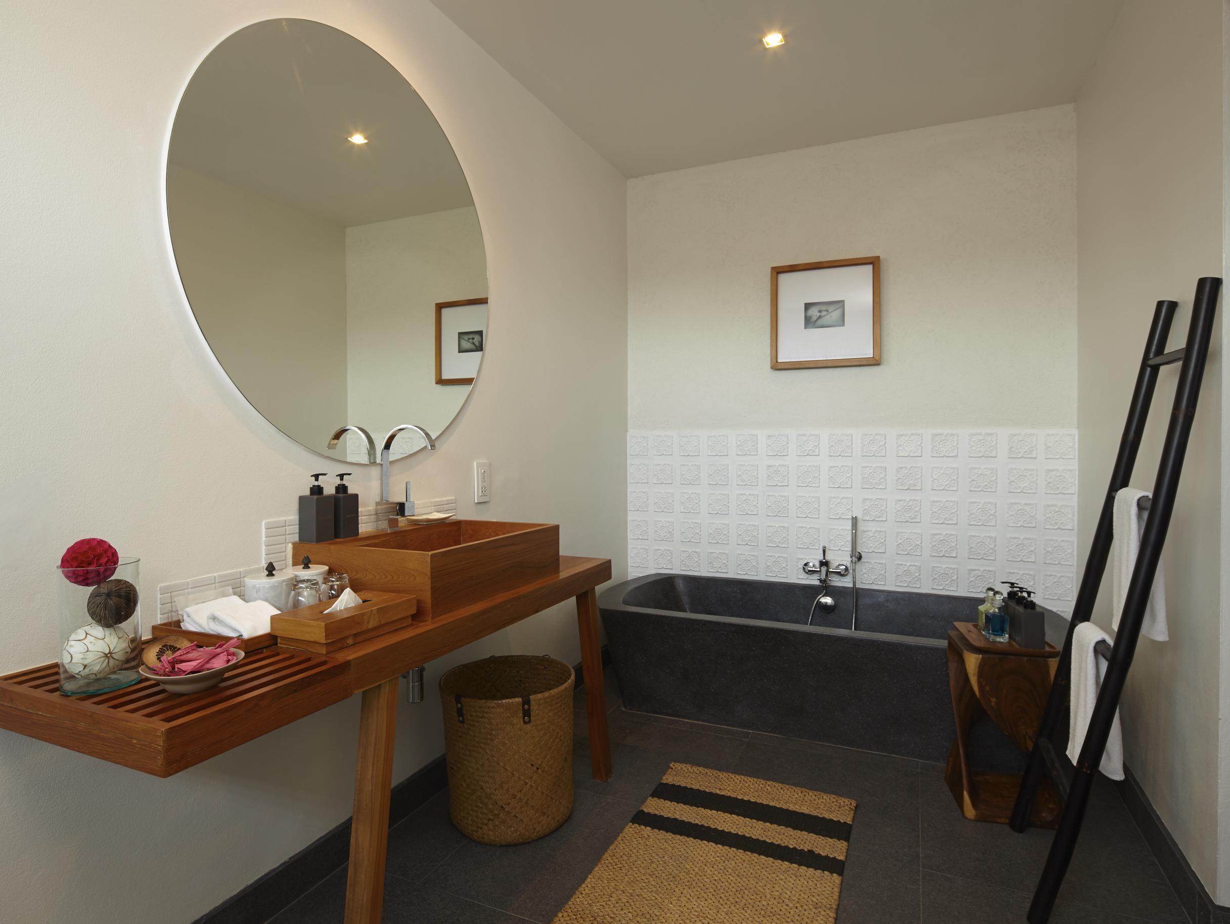 Deluxe Balcony Suite - Free WiFi access - Breakfast included