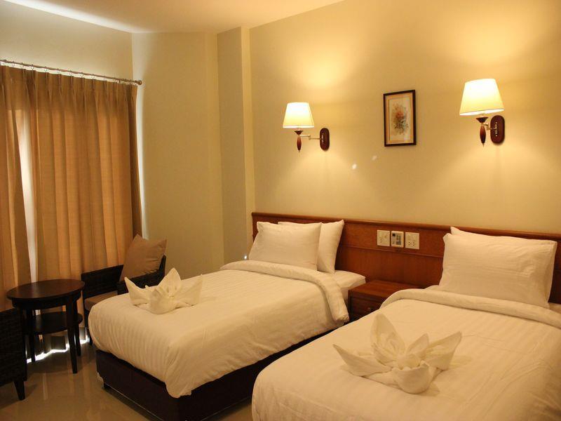 Standard Twin Room - Free WiFi access - Breakfast included