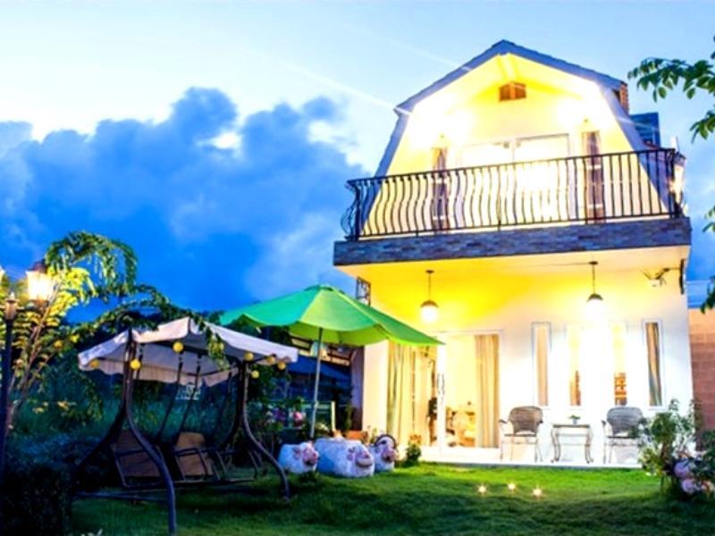 Love In The Mist (Upper floor only) - Free WiFi access - Breakfast included