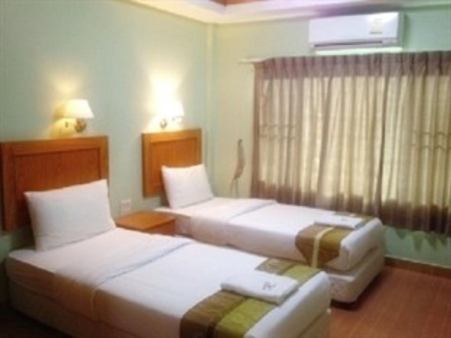 Twin Room with Breakfast - Free WiFi access - Breakfast included