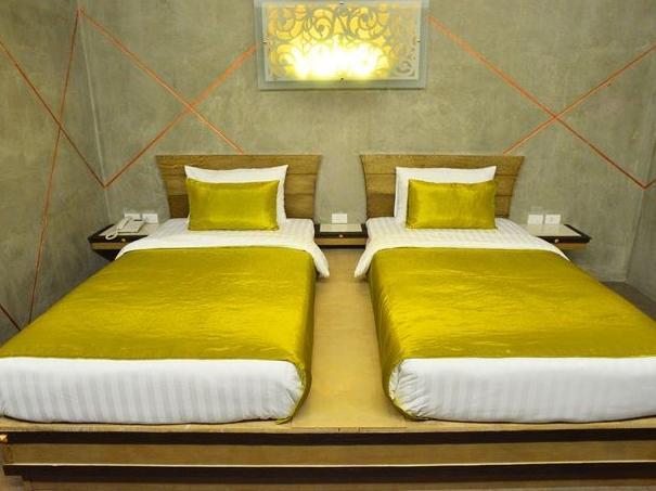 Standard Twin Bed - Breakfast included